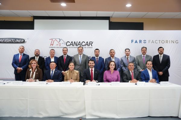 Alcaldesa Carmen Lilia Canturosas refrenda compromiso con sector transportista