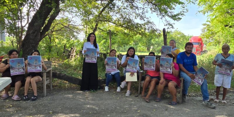 Astrid Sontoya recorre colonias y comunidades para escuchar al pueblo mantense