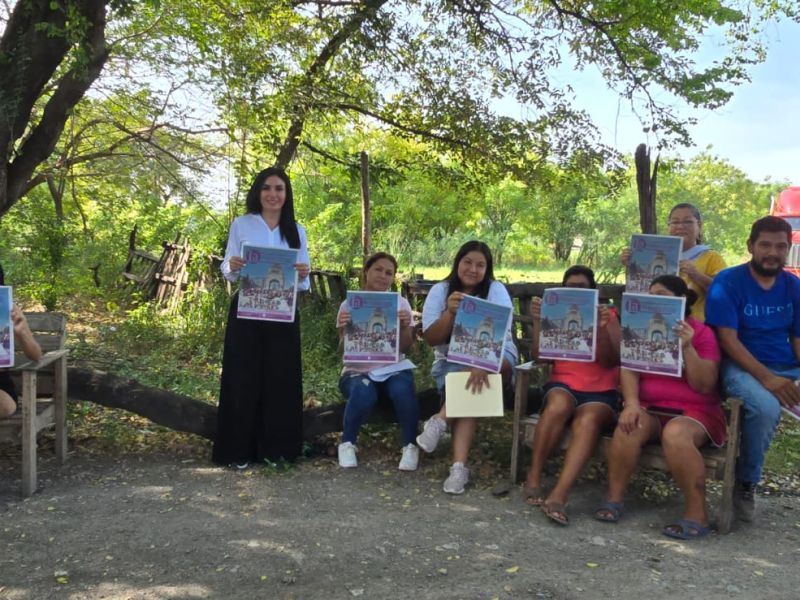 Astrid Sontoya recorre colonias y comunidades para escuchar al pueblo mantense