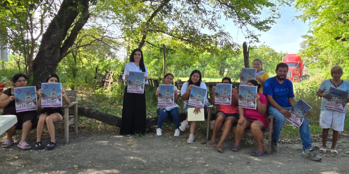 Astrid Sontoya recorre colonias y comunidades para escuchar al pueblo mantense