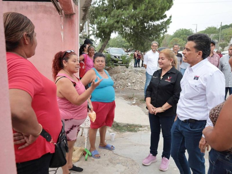 Lalo Gattás recorre y escucha a vecinos de la colonia Linda Vista
