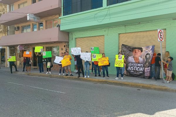 Exigen justicia para Chóforo; protestan ante Fiscalía de Tampico