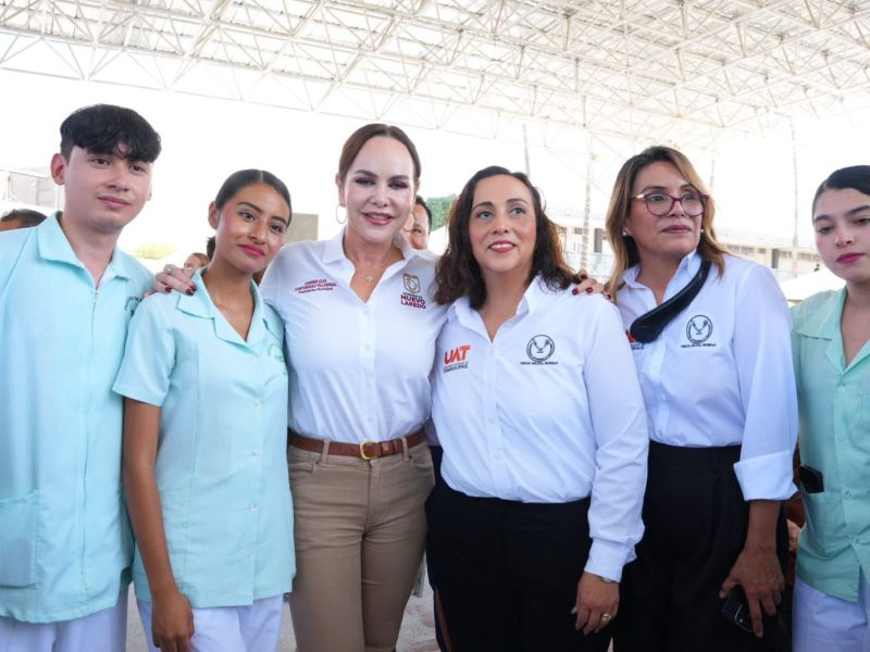 Carmen Lilia fortalece apoyo a universitarios con beca para titulación profesional