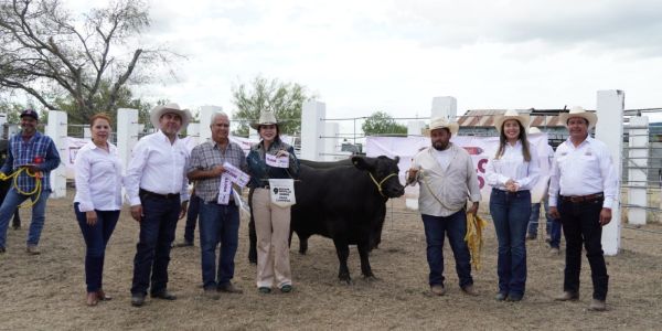 Impulsa Carmen Lilia Canturosas la ganadería local con el 2.º concurso del novillo gordo