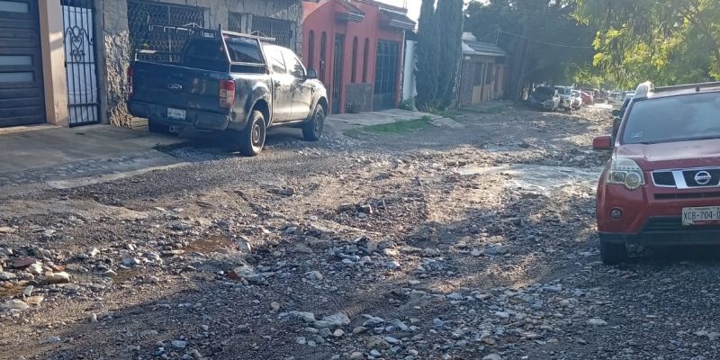 Vecinos de la colonia Cuauhtémoc solicitan arreglo de calle intransitable