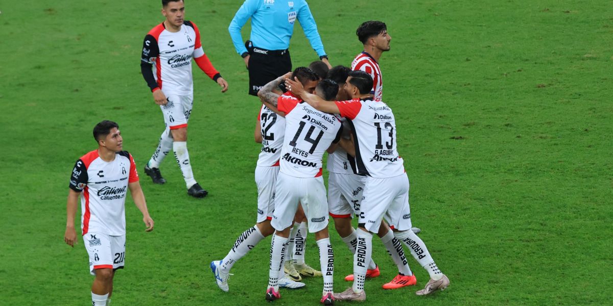 Atlas gana con penalty de última hora y avanza en el play in