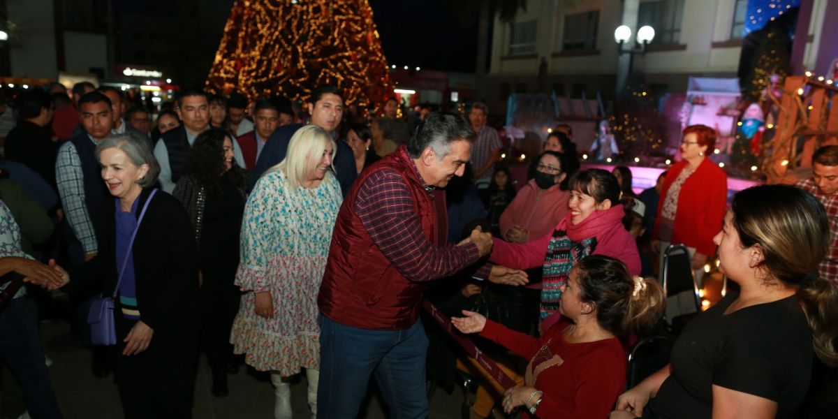 Conviven Américo y María con familias en concierto por Día de Reyes
