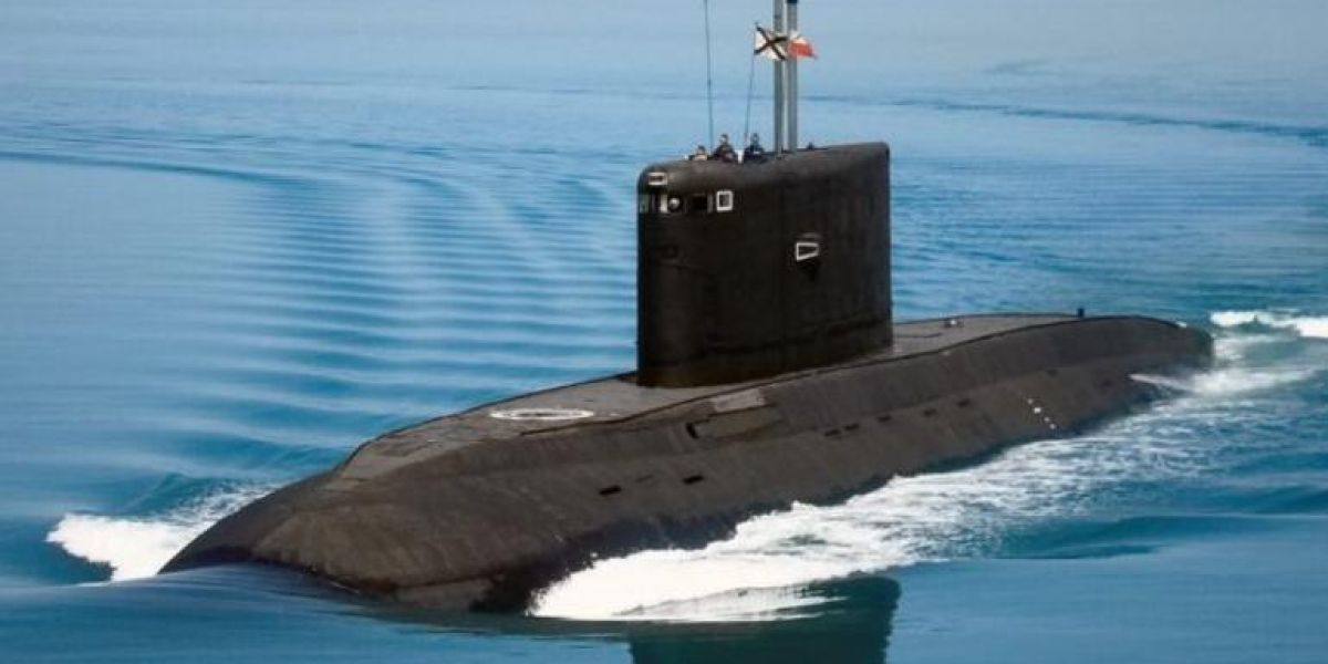 Hundió Ucrania submarino ruso en puerto de Sebastopol