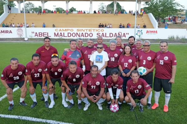 Inaugura Armando Martínez moderno campo sintético en la Unidad Deportiva
