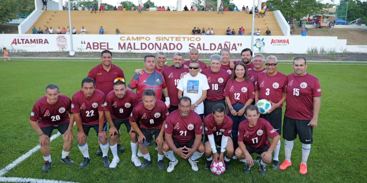Inaugura Armando Martínez moderno campo sintético en la Unidad Deportiva