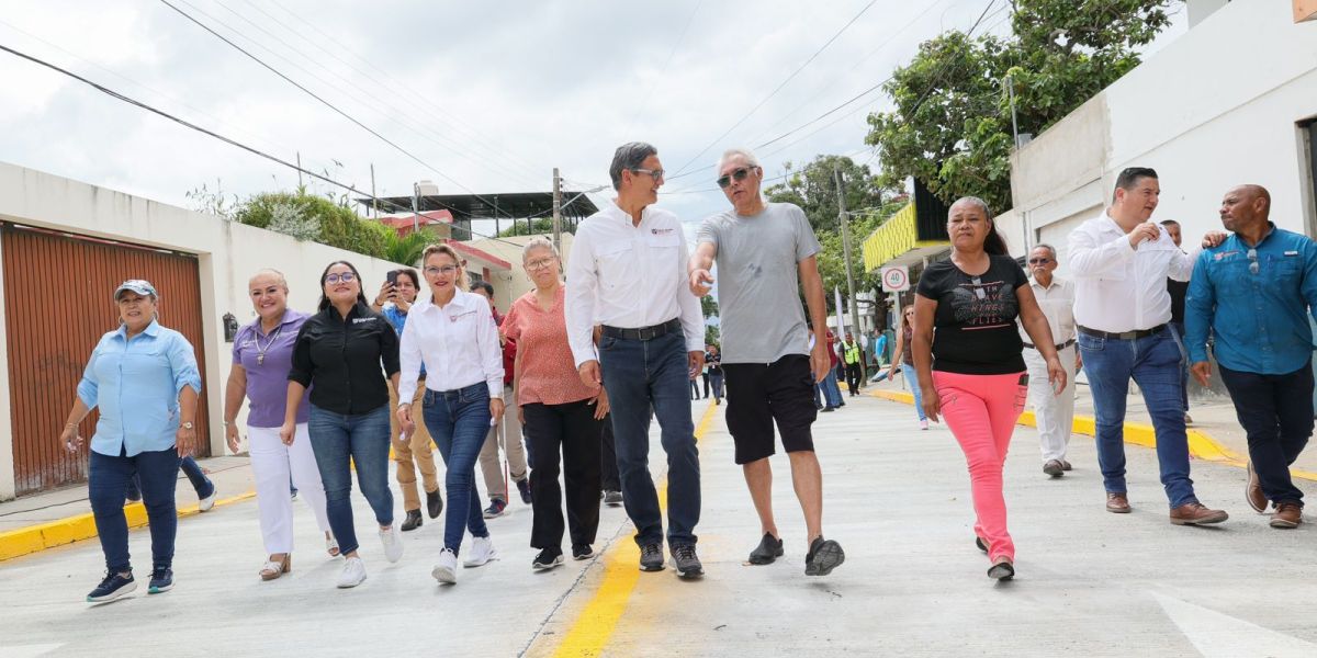 Inaugura Erasmo González obra de pavimentación en la colonia Benito Juárez
