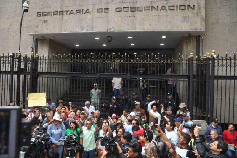 Gobierno cede más con CNTE; le ofrece aseguradora pública