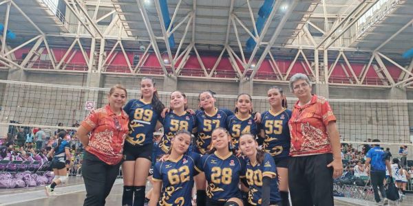 A practicar voli con el club Cuerudas