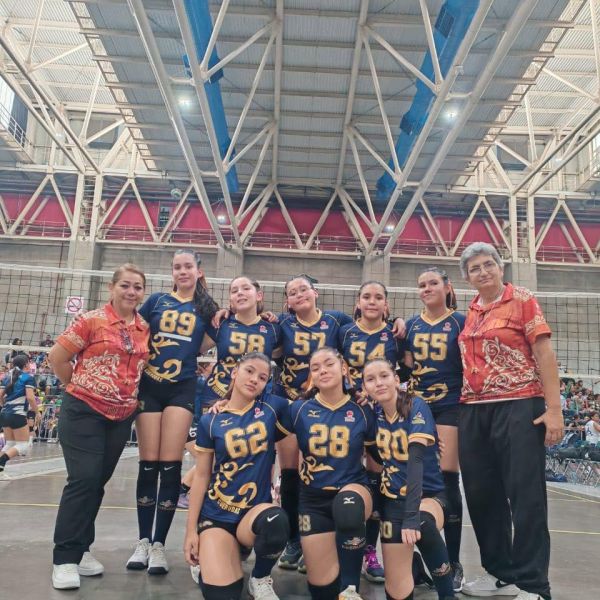A practicar voli con el club Cuerudas