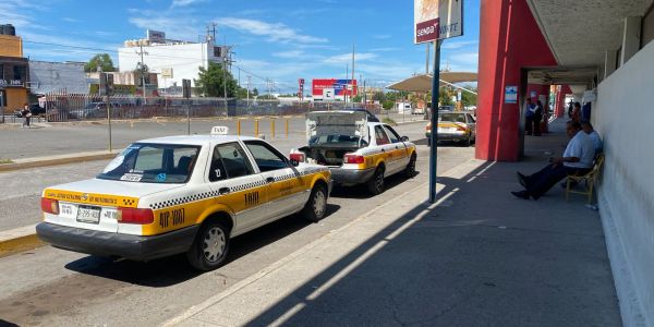 Invaden taxis “Piratas” el servicio colectivo en Victoria