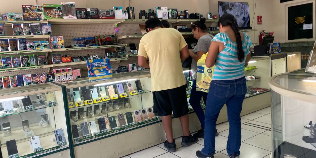 Casas de empeño registran mayor afluencia por graduaciones