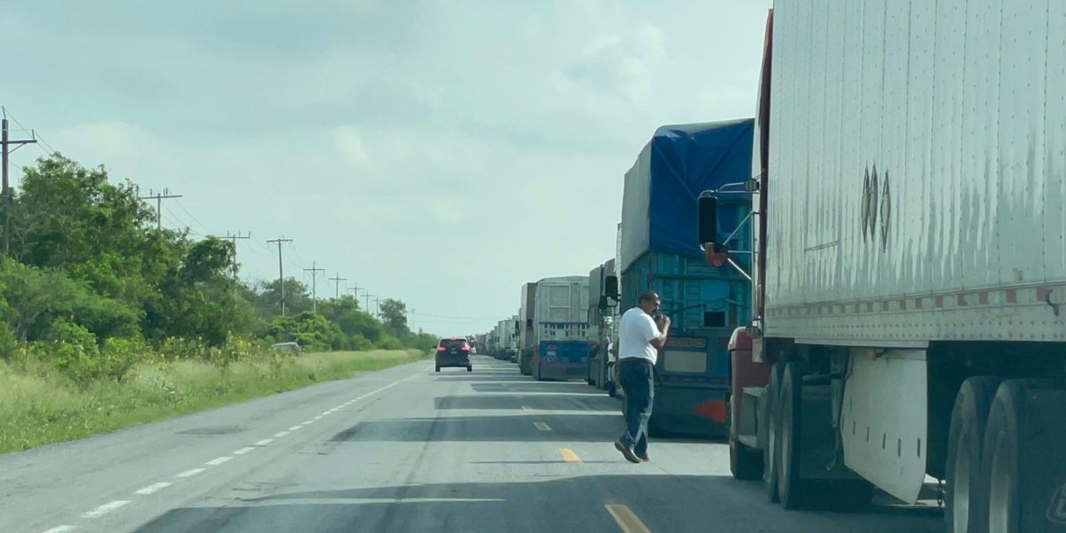 Bloqueo cumple 24 horas: carretera Victoria-Matamoros colapsada en ambos sentidos