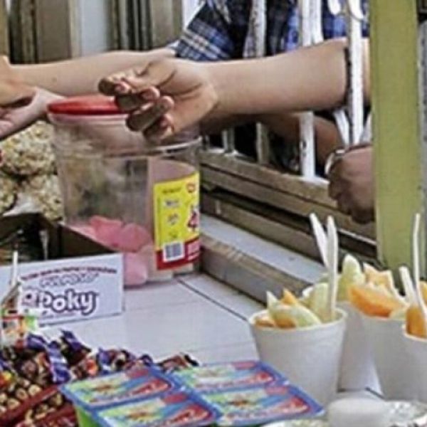 Cierran 50 tienditas escolares en Victoria por vender comida chatarra