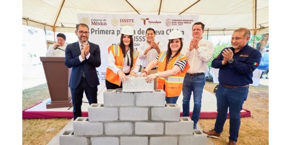 Colocan primera piedra de la clinica del ISSSTE