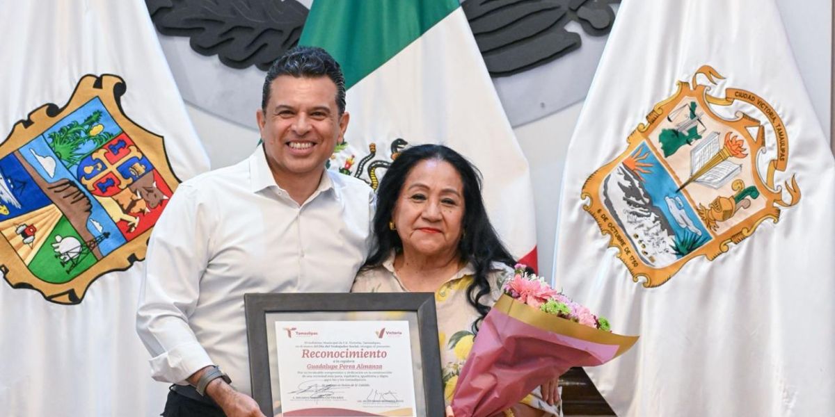 Reconoce Cabildo trayectoria de la Mtra. Lupita Perea Almanza