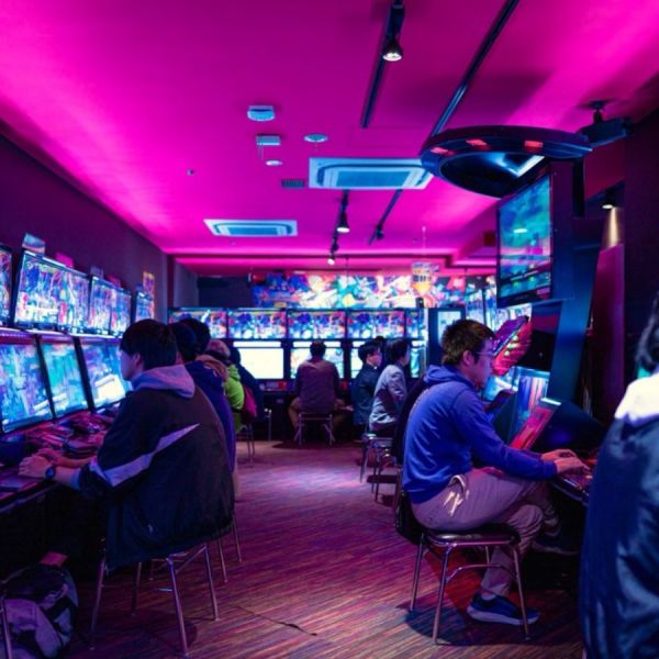 Cómo el anime usa el pachinko: símbolo, ritmo y tensión