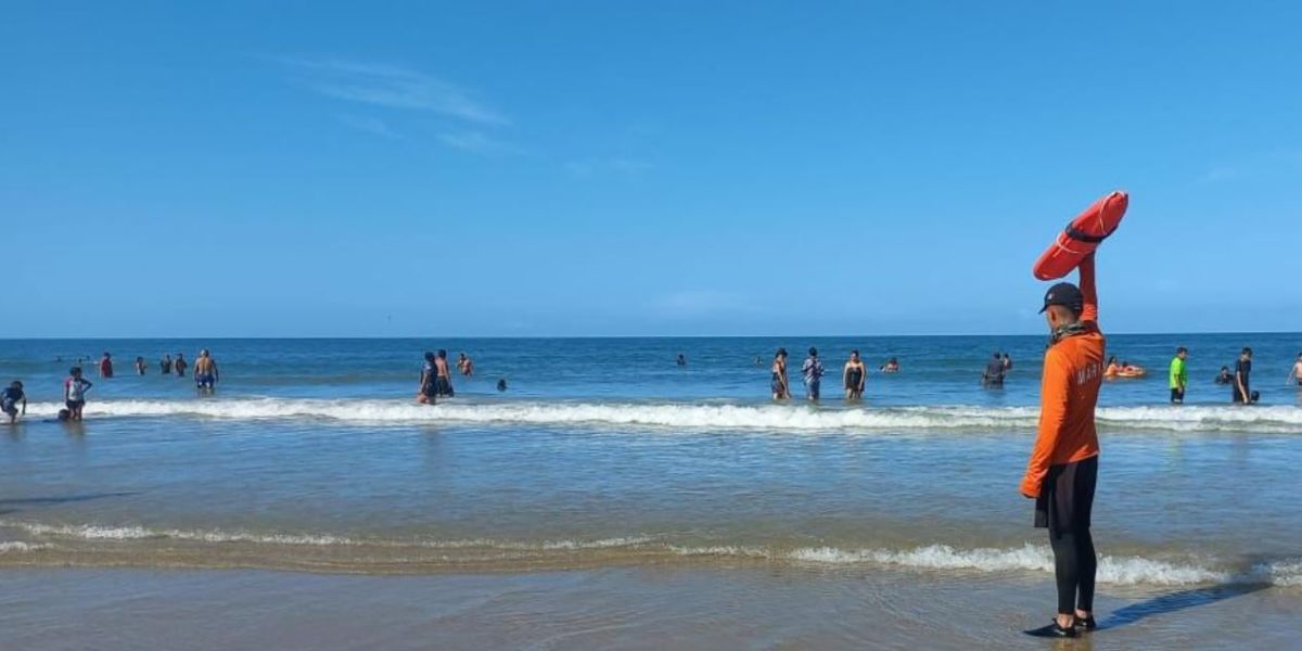 Un centenar de salvavidas vigilan playas tamaulipecas