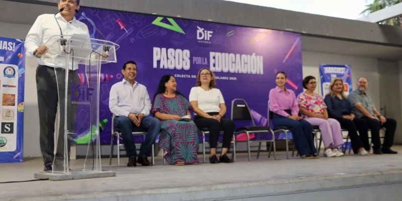 Entregan Lalo y Lucy 2,500 kits escolares del programa Pasos por la Educación 2025