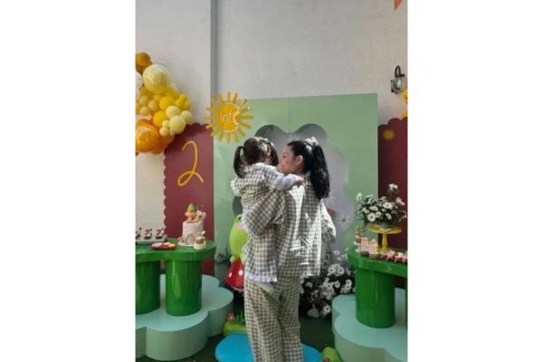 Así celebró Cazzu el segundo cumpleaños de su hija Inti