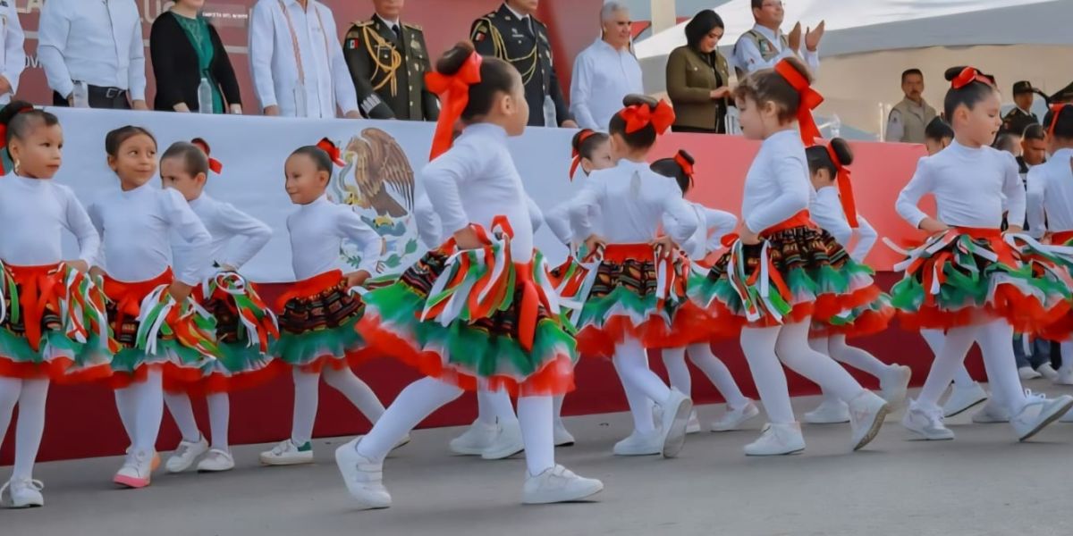 Participarán 43 contingentes en el desfile de la Revolución Mexicana