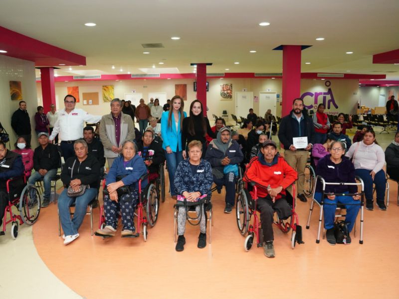 Carmen Lilia y sistema DIF entregan aparatos funcionales y reciben donativo de 100 sillas de ruedas para personas con discapacidad