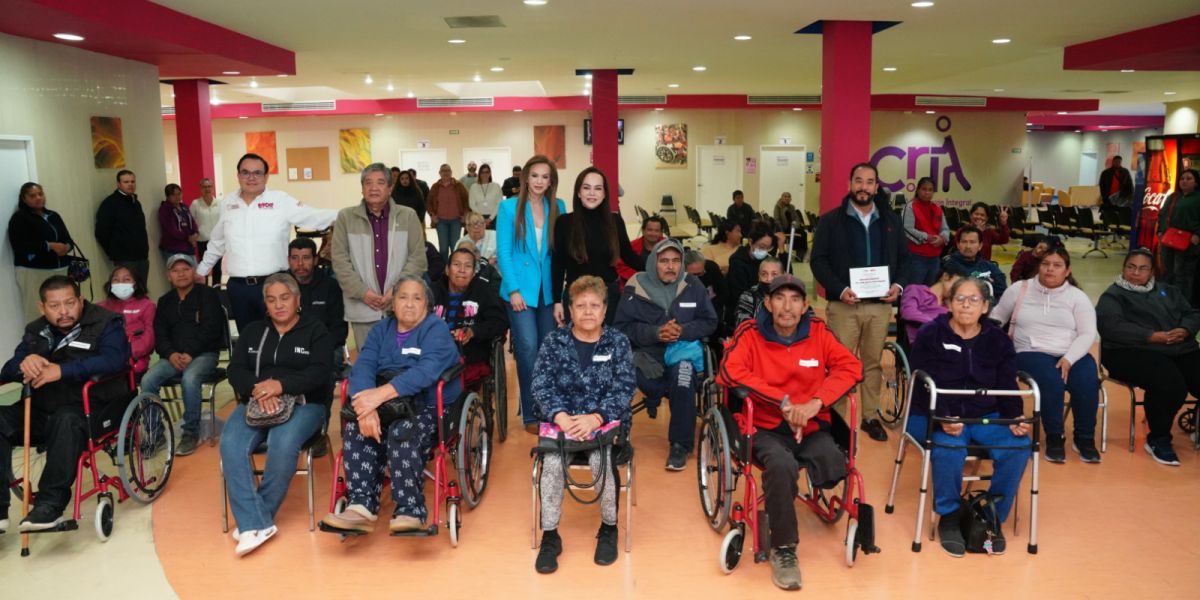 Carmen Lilia y sistema DIF entregan aparatos funcionales y reciben donativo de 100 sillas de ruedas para personas con discapacidad