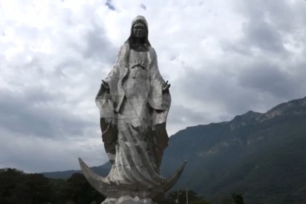 Virgen monumental de 32 metros se erige en la sierra madre