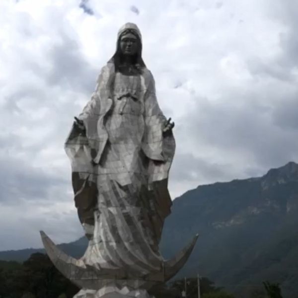 Virgen monumental de 32 metros se erige en la sierra madre