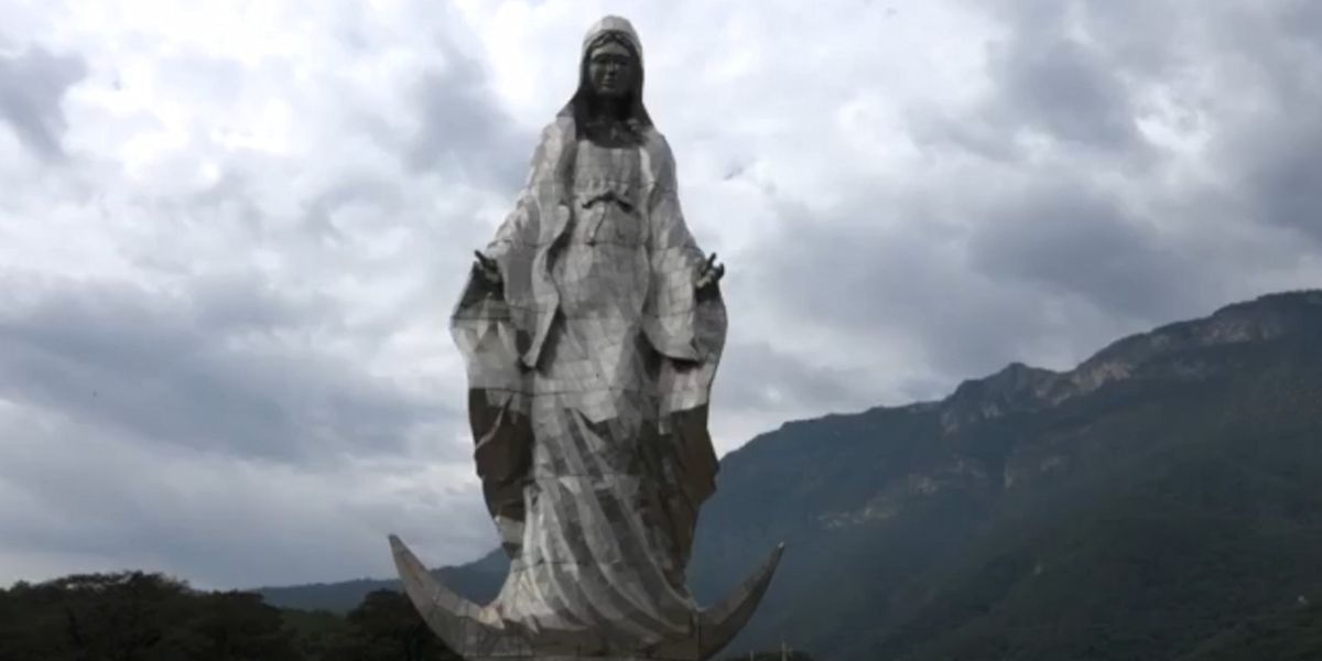 Virgen monumental de 32 metros se erige en la sierra madre