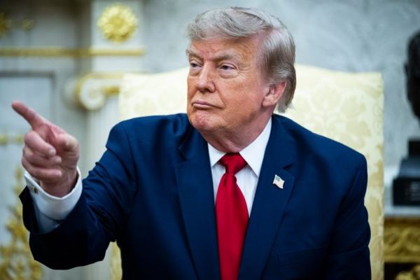 Trump amenaza con cambiar el nombre del Lago Ontario
