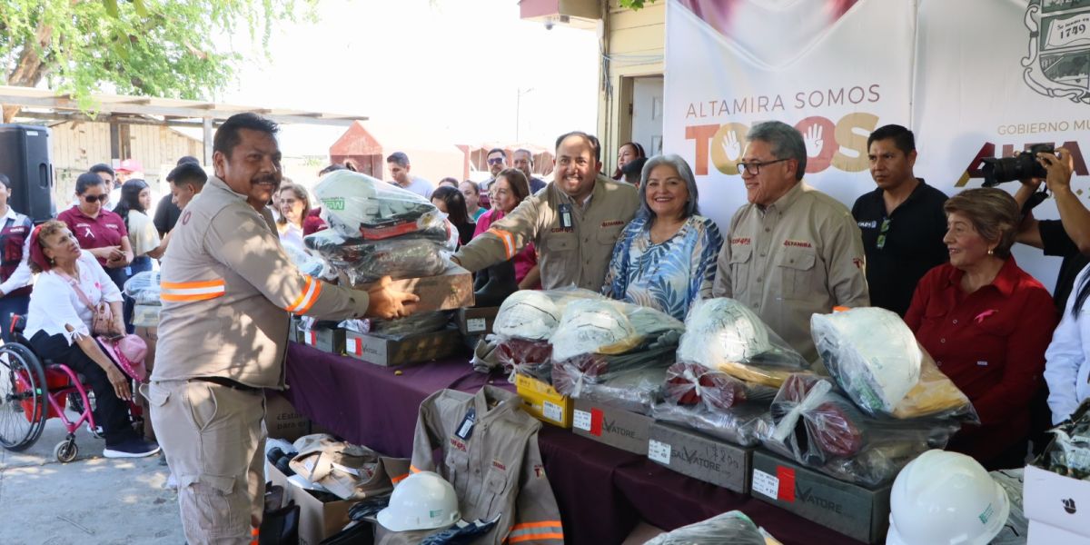 Entregan alcalde y gerente general uniformes y equipo a personal de COMAPA Altamira