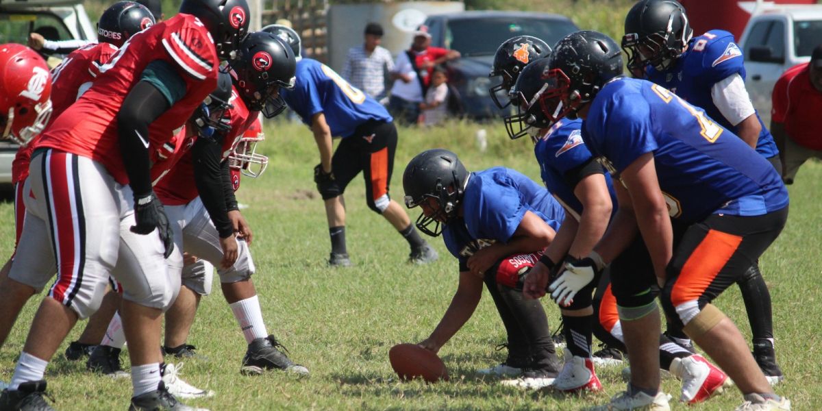 Van por la tres en novatos de americano