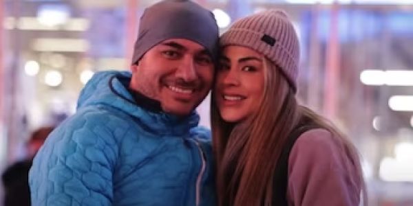 El Escorpión Dorado replicó la misma sesión de fotos en Nueva York con su esposa y con Fabiola Martínez