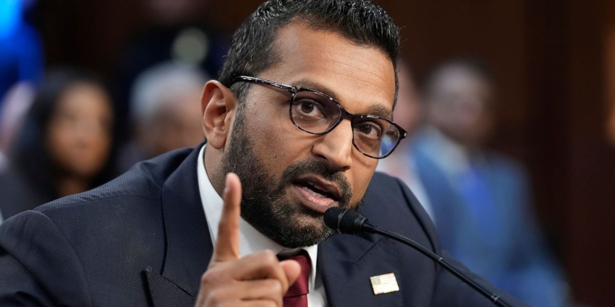 Acusan al director del FBI de conducta errática y abuso de alcohol