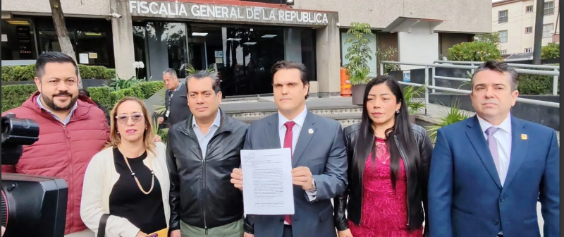 Ante la FGR, denuncia contra Cabeza de Vaca