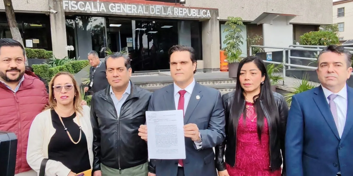 Ante la FGR, denuncia contra Cabeza de Vaca