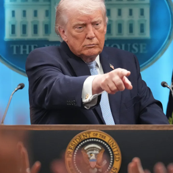 ‘Respira’ el mundo; Trump retrasa dos semanas ataque masivo a Irán