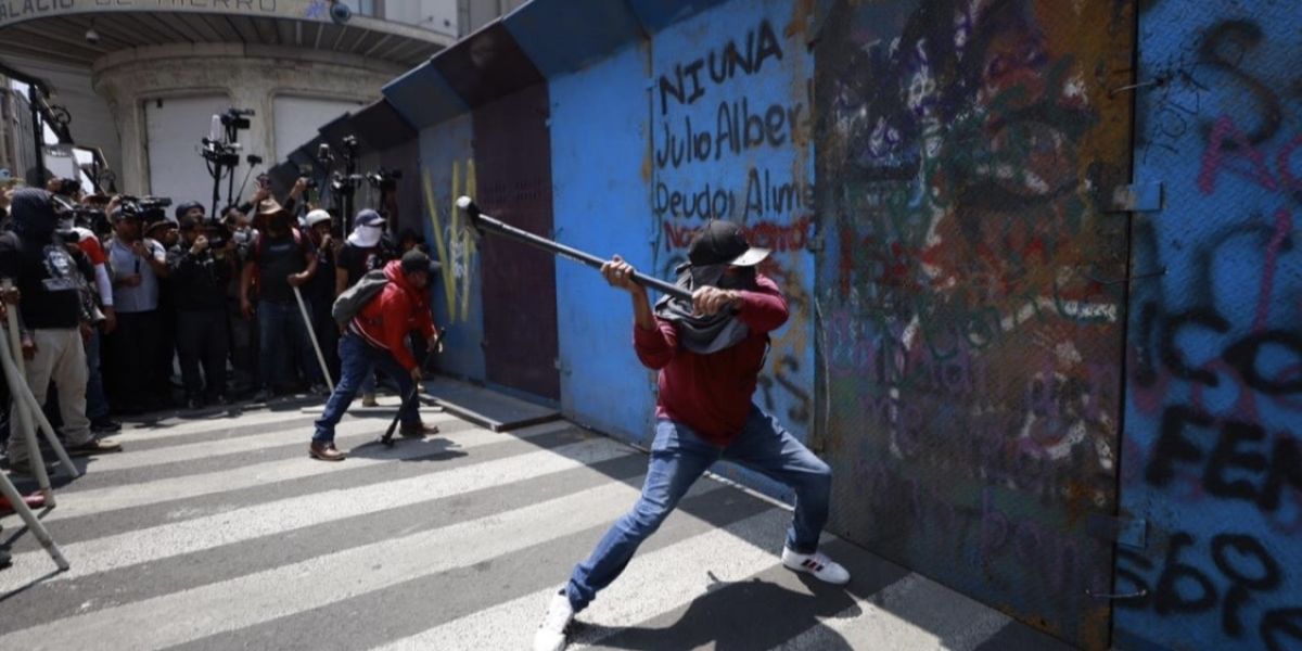 Inicia la CNTE huelga nacional con enfrentamientos y heridos