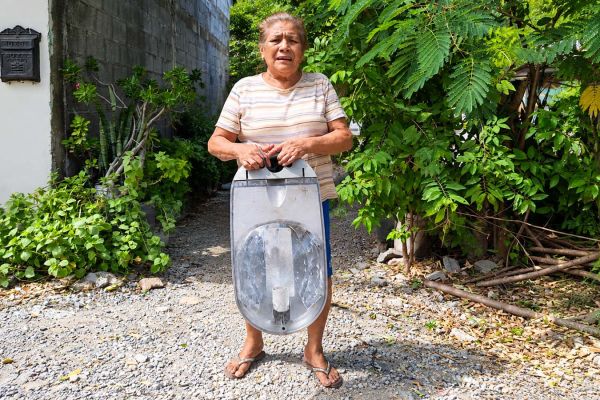 Astrid Sontoya atendió solicitudes de vecinos para mejorar el alumbrado en colonias de El Mante