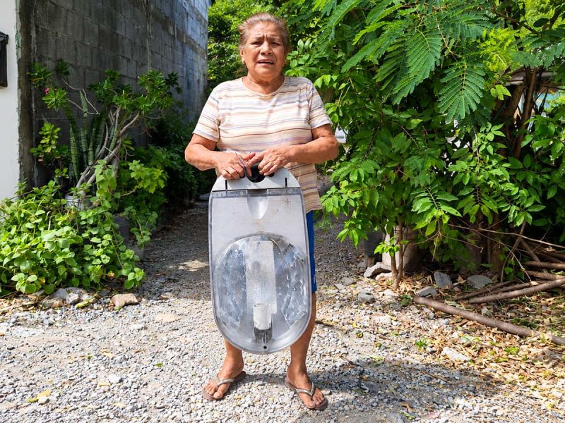 Astrid Sontoya atendió solicitudes de vecinos para mejorar el alumbrado en colonias de El Mante