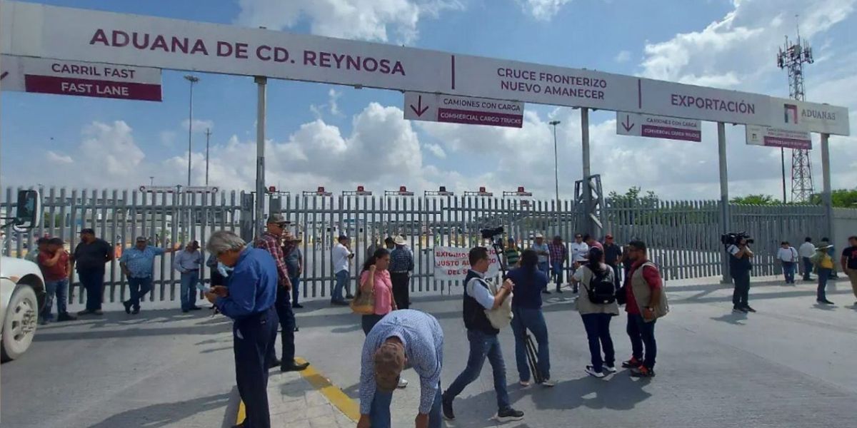 Liberan puentes, pero aún siguen bloqueos carreteros