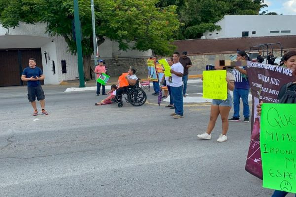 Cierran la calle 8 en demanda de justicia