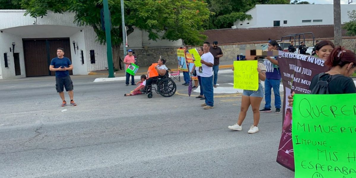 Cierran la calle 8 en demanda de justicia