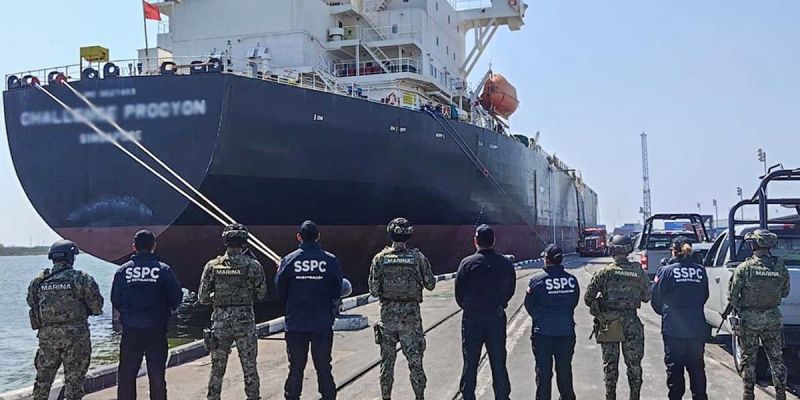Detienen a Vicealmirante y empresarios por huachicol fiscal