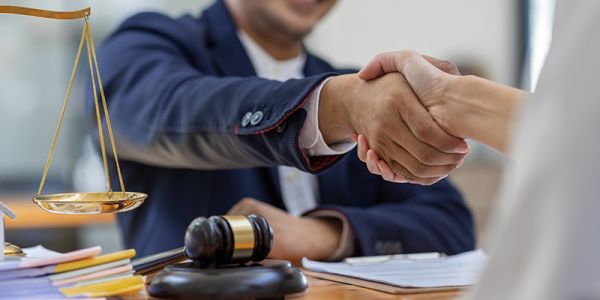 ¿Qué Hace La Representación Legal En Reclamaciones Complejas Por Accidentes De Camiones?